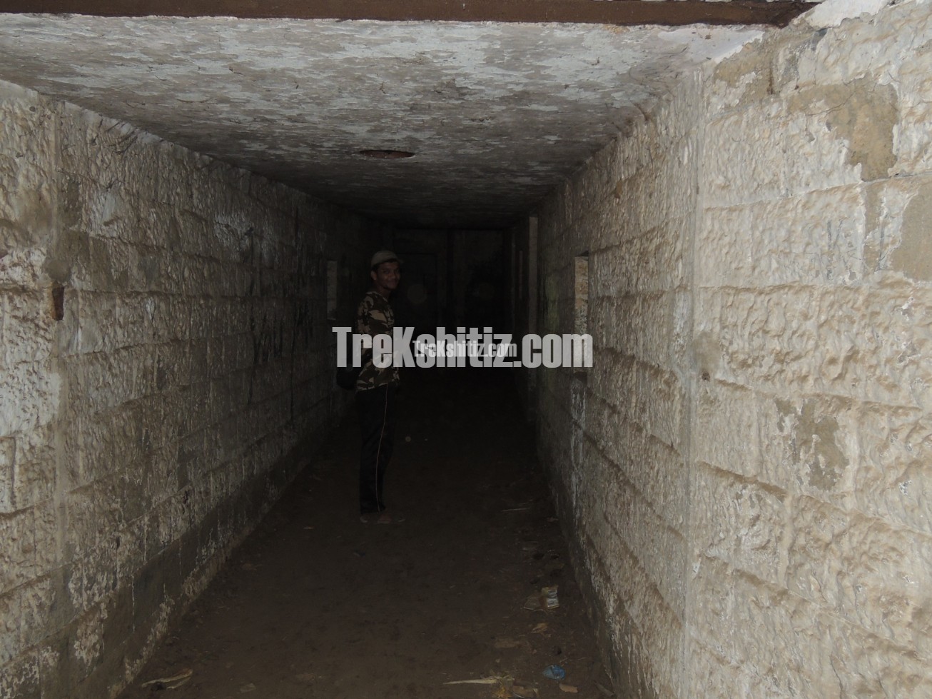 Bunker at Gharapuri Fort