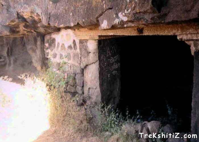 A cave on Mhoragad