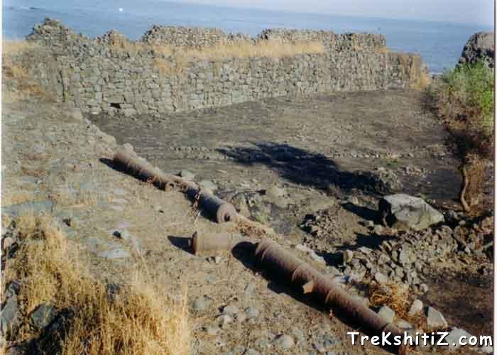 Cannons in ramparts of Underi Fort.