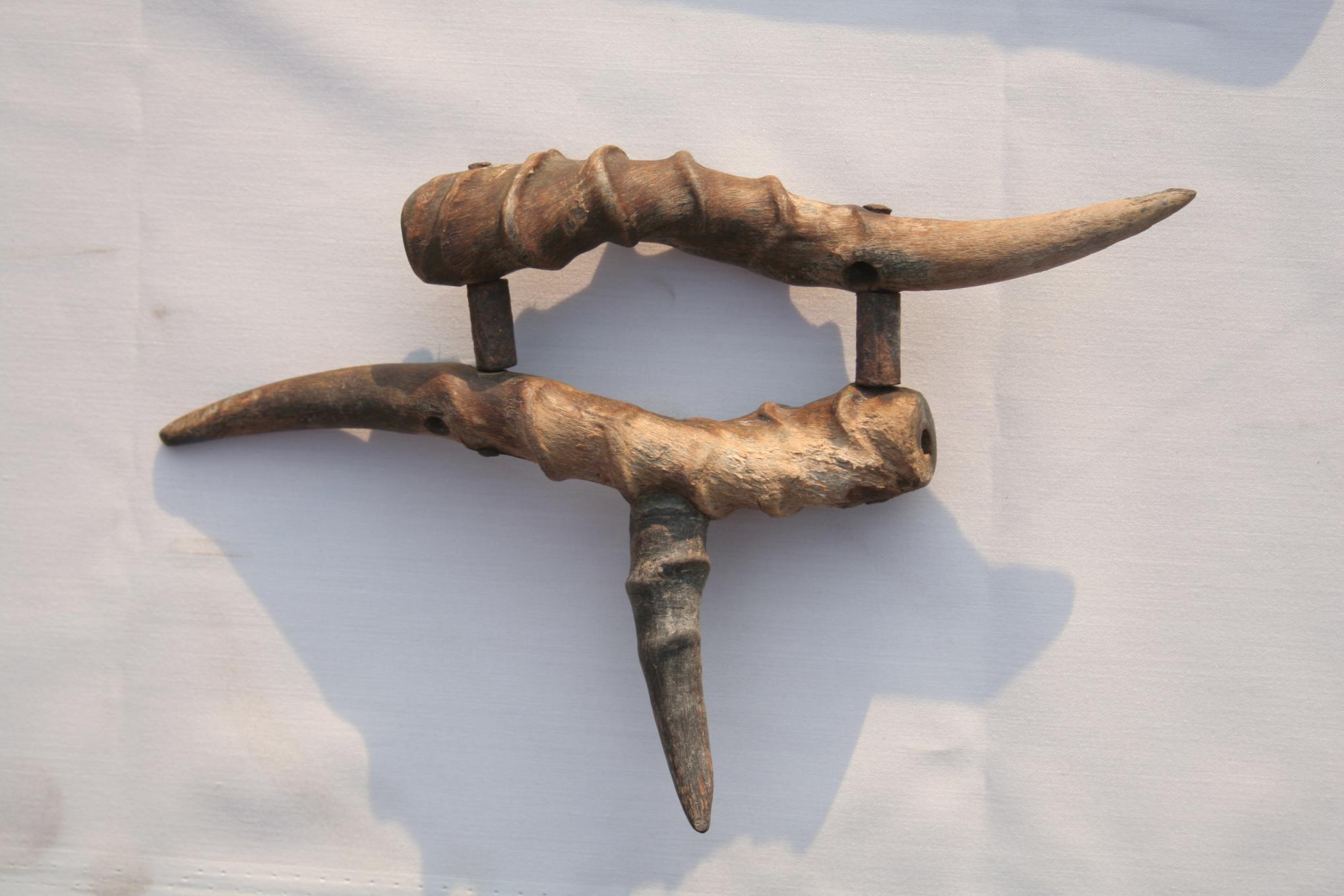 Madu, Ancient weapon made with horns of Antelope