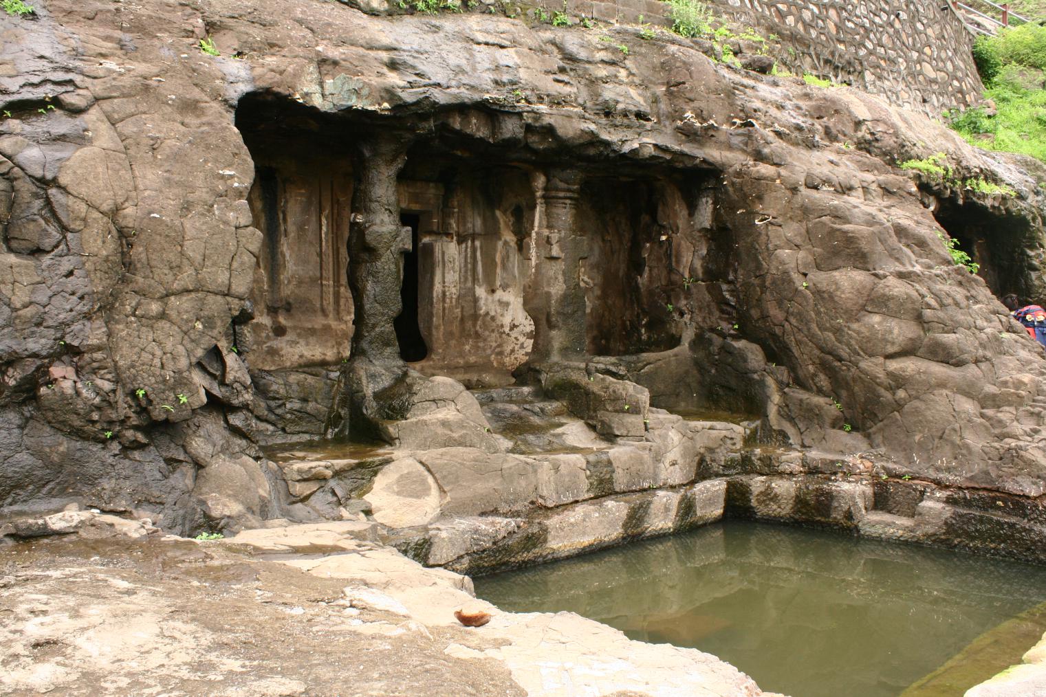 Caves in Maharashtra, Baudha leni 