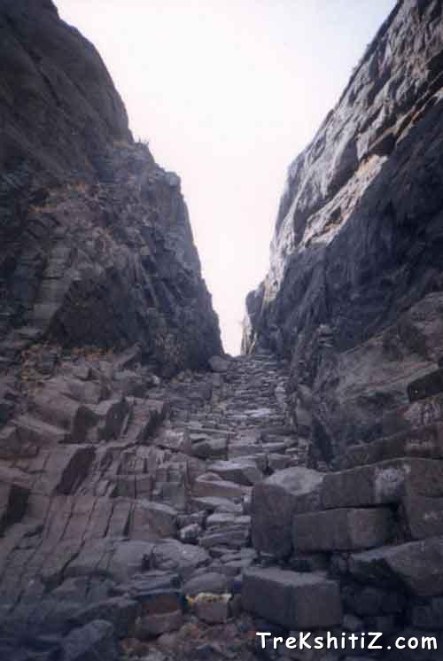 Way to the plateau of Naneghat