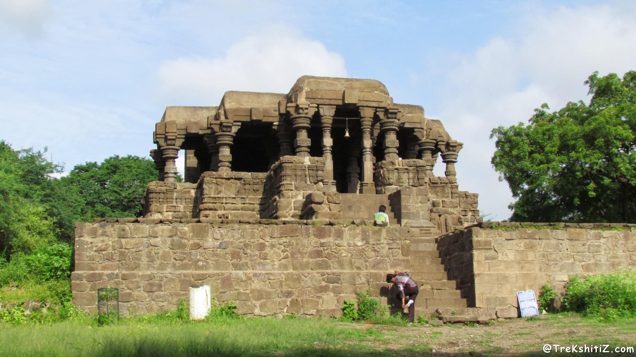 Hemadpanthi Mahadev Mandir at the base of Kanhergad, Chalisgoan