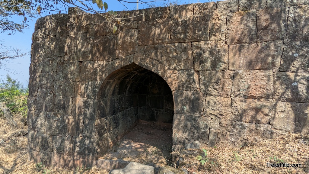 Room under Yashwant Buruj, Pawangad