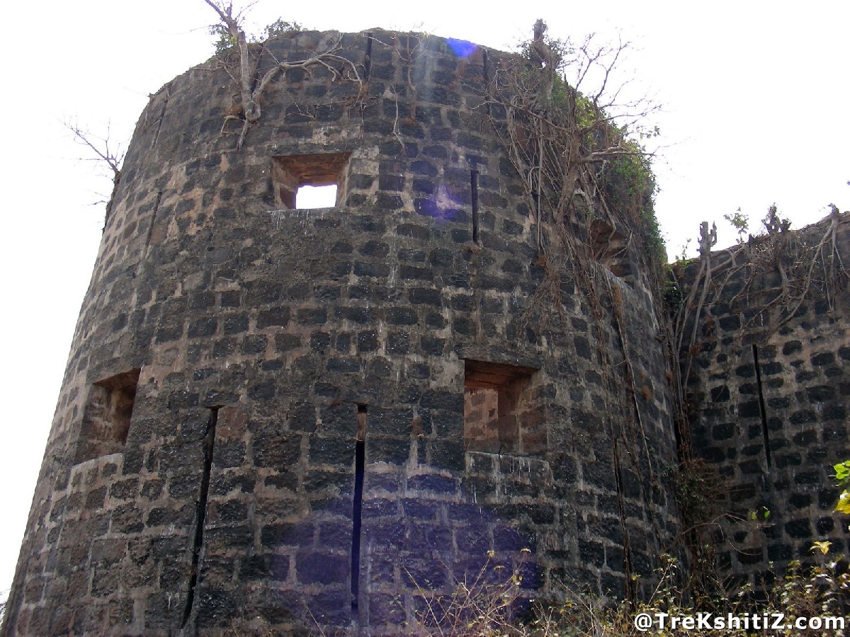 Madh Fort (Varsova Fort)