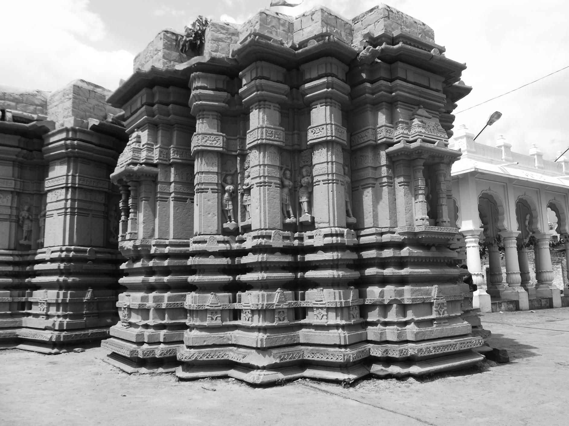 नीलकंठेश्वर मंदिर