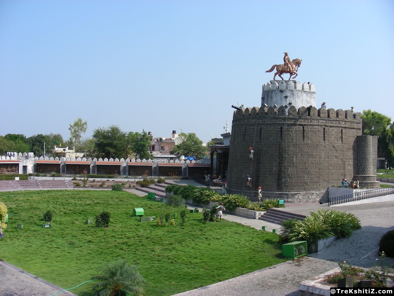 Akluj Fort