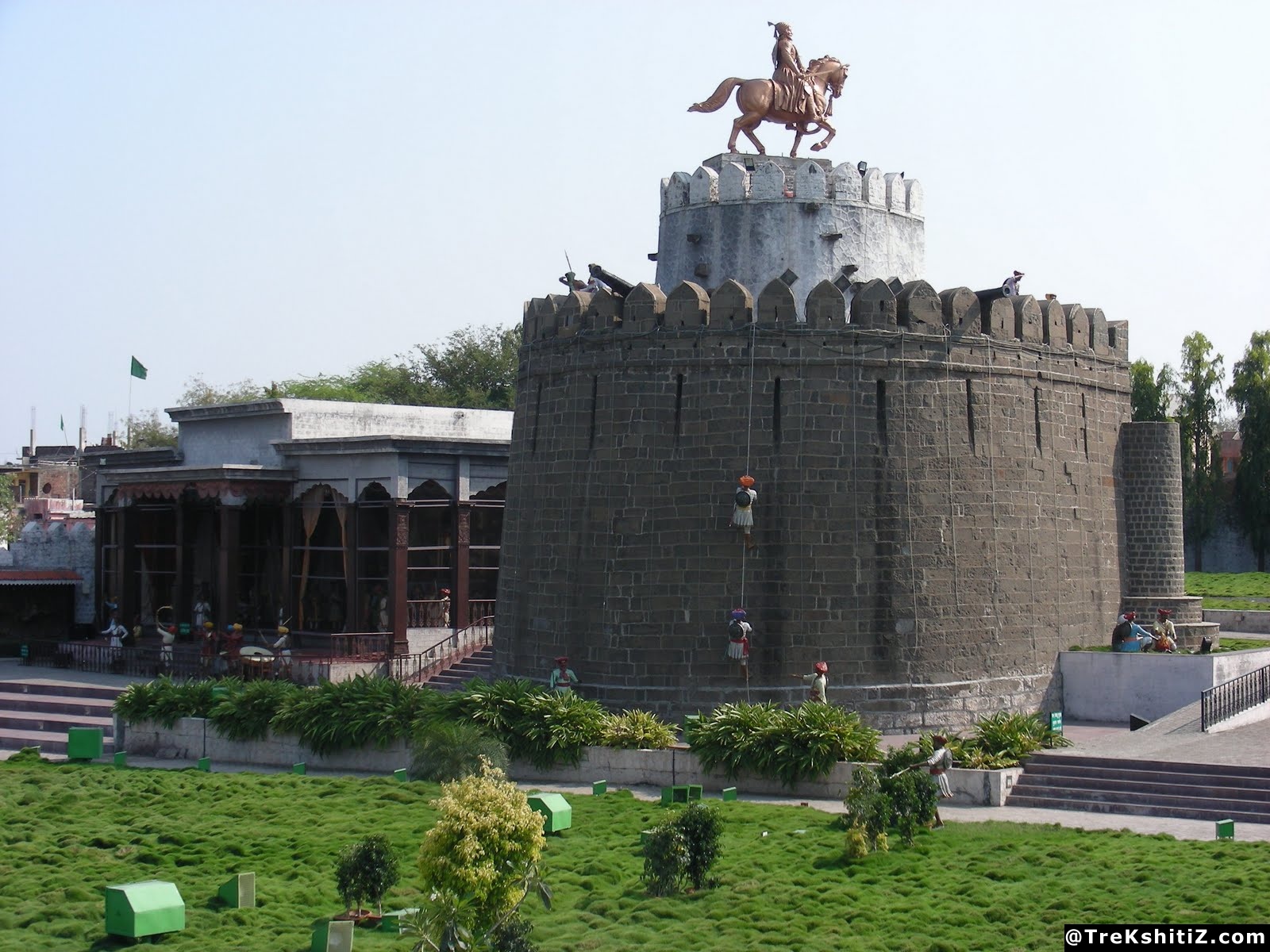 Akluj Fort