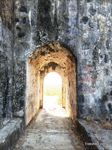 Secret exit door, Arnala