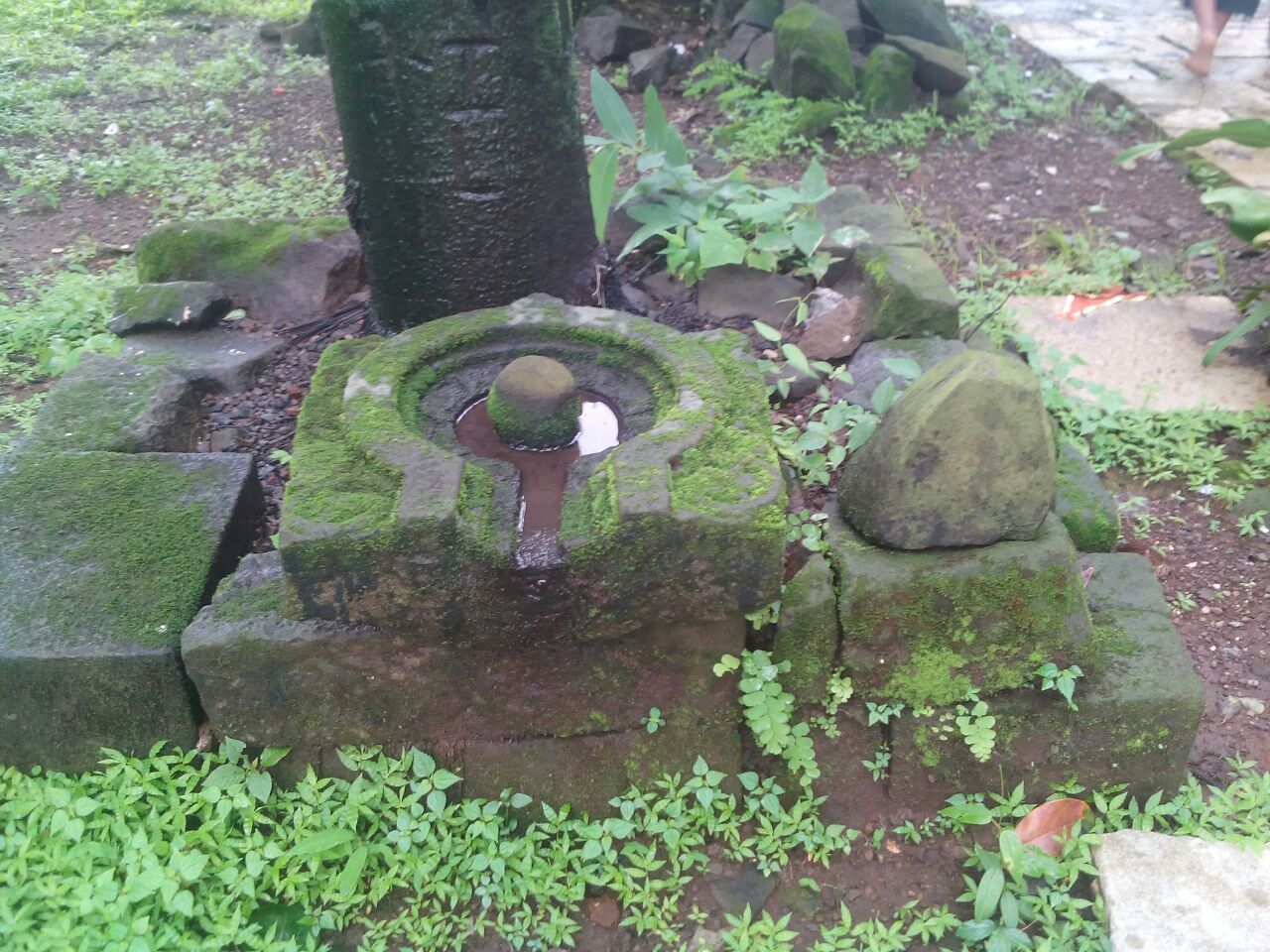 Bhorgiri Koteshwar Mandir at the base