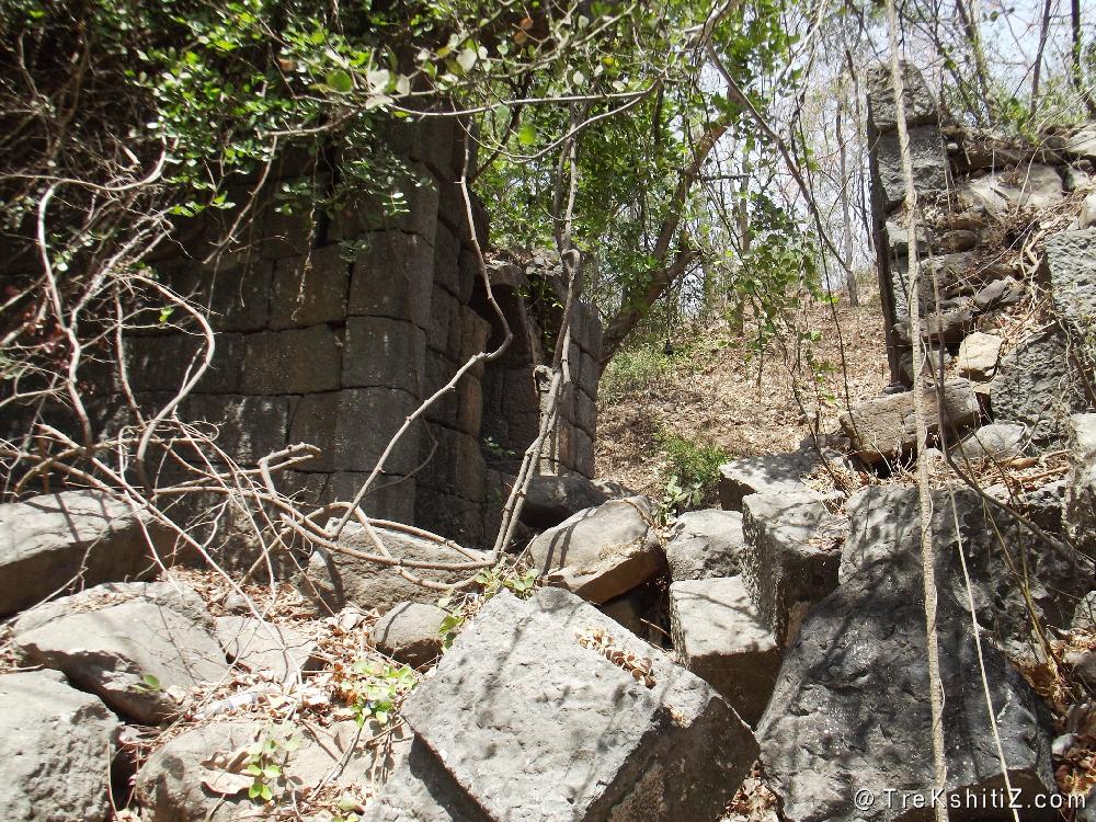 1st entrance gate at Dronagiri Fort