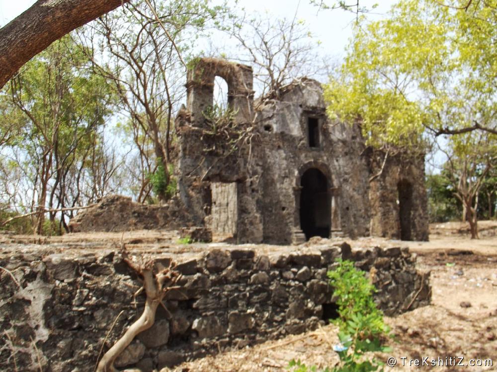 1st entrance gate at Dronagiri Fort