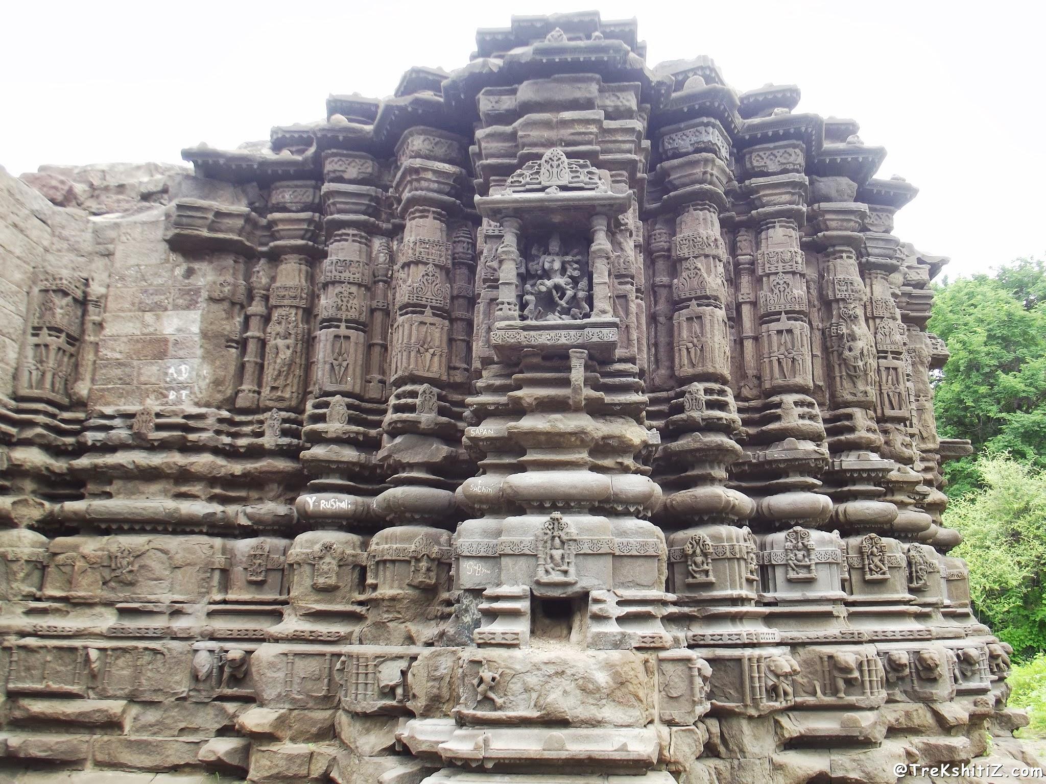 Hemadpanthi Mahadev Mandir at the base of Kanhergad, Chalisgoan