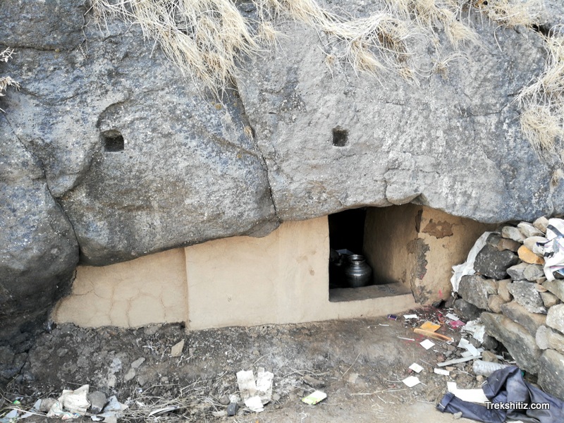Kavnai cave