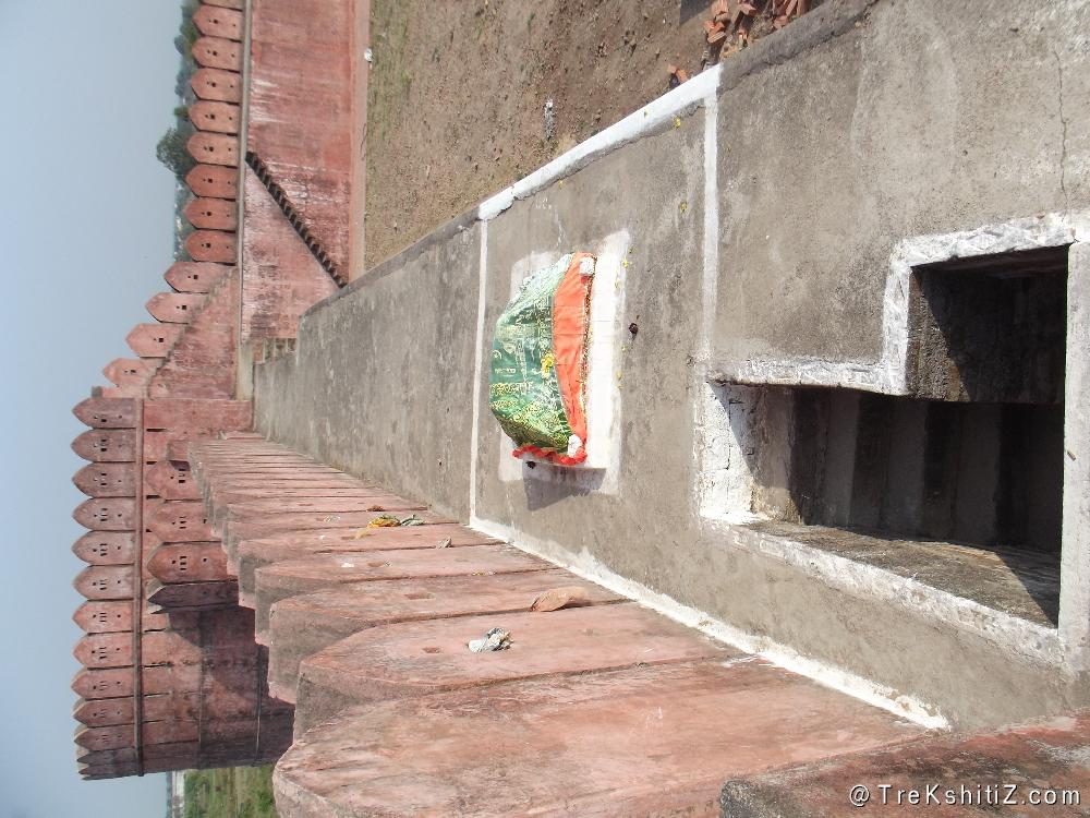 Pir at Nagardhan Fort