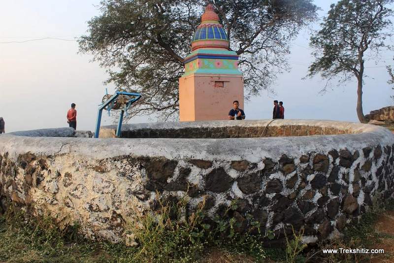 Well & Hanuman Temple Sadashivgad