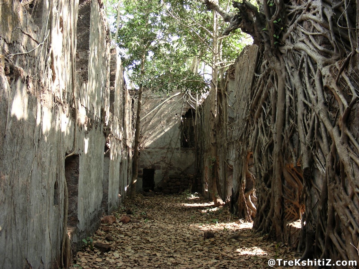 Yashawantgad (Redi Fort)