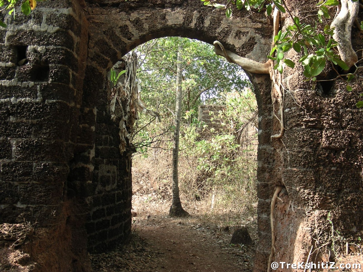 Yashawantgad (Redi Fort)