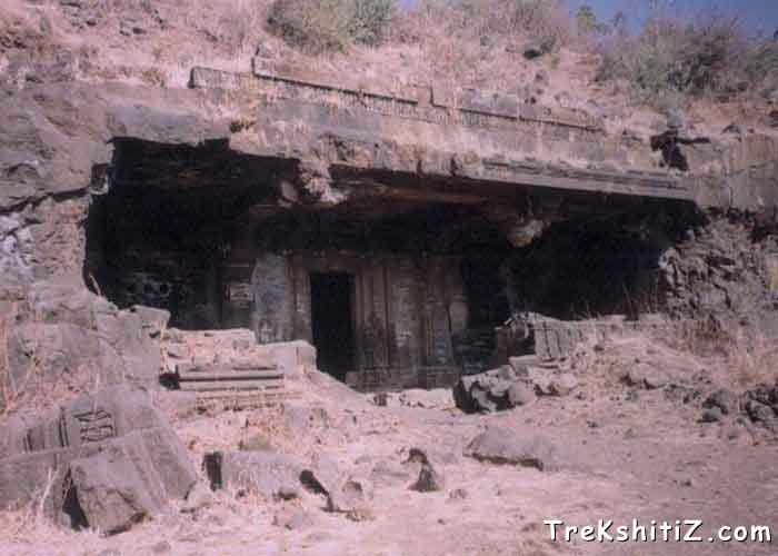 Tringalwadi - Pandav leni