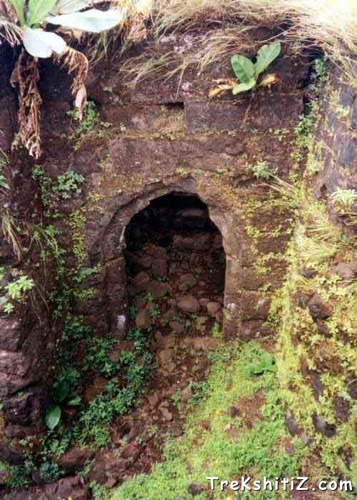 Tung Entrance door.